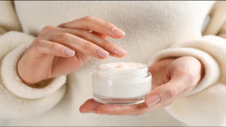 Essential Oils 101: A Beginner’s Guide To Skincare